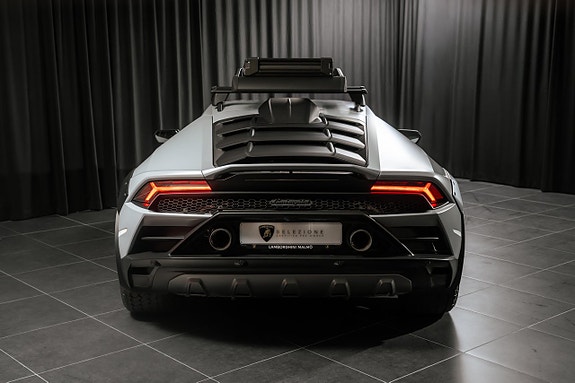 Lamborghini Huracan 6 of 13