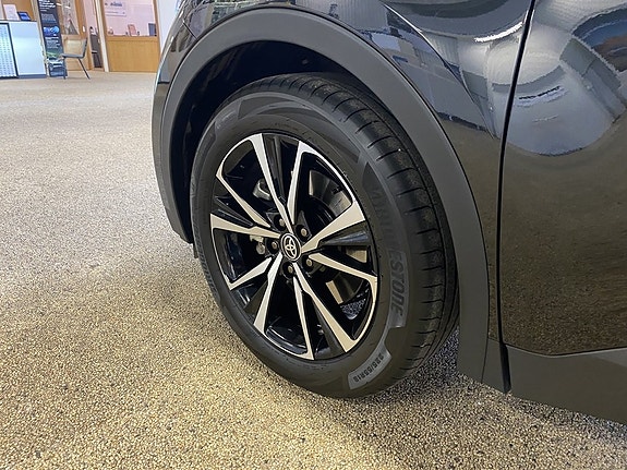 Toyota C-HR 3 of 20