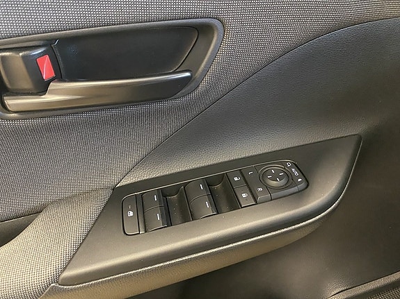 Toyota C-HR 13 of 20