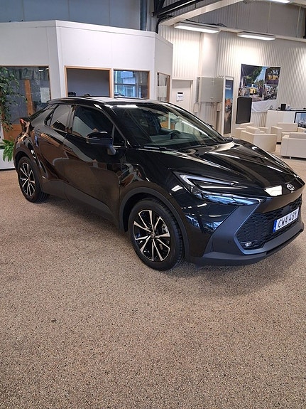 Toyota C-HR 2 of 20