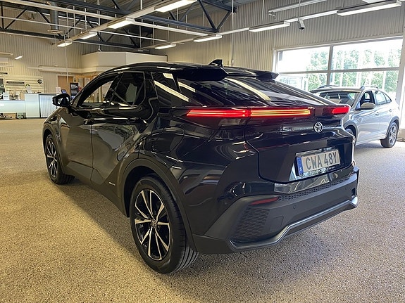 Toyota C-HR 4 of 20