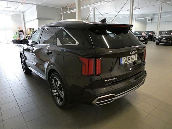 Kia Sorento 6 of 24