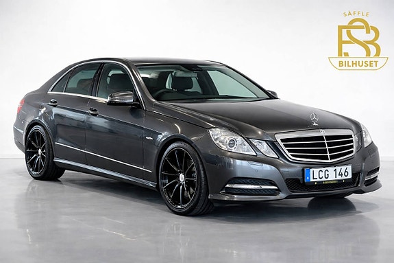 Mercedes-Benz E220 2 of 5