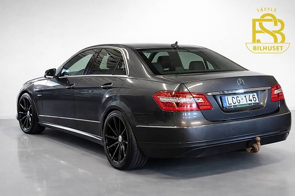 Mercedes-Benz E220 3 of 5