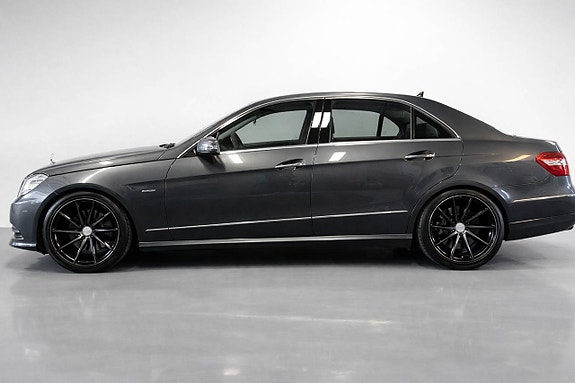 Mercedes-Benz E220 5 of 5