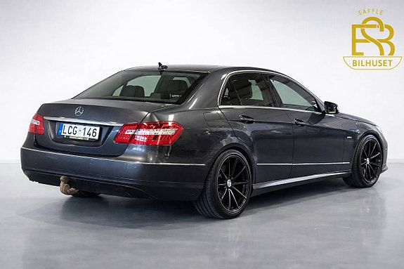 Mercedes-Benz E220 4 of 5