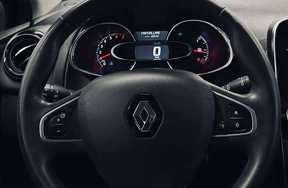 Renault Clio 11 of 13
