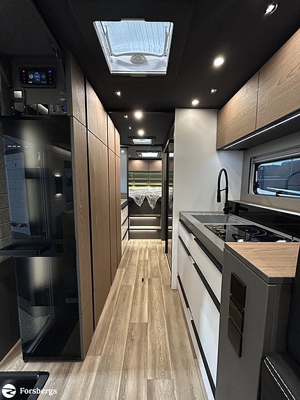 Niesmann Arto 88 Mercedes med 300 l. färskvatten, 450 Ah lithium och 660 w. so 5 of 5