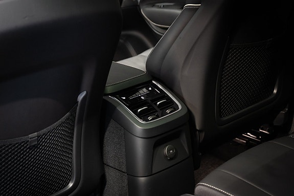 Volvo XC90 16 of 30
