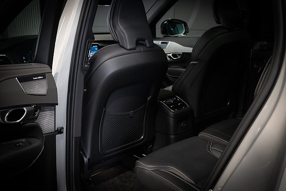 Volvo XC90 14 of 30