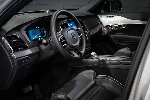 Volvo XC90 12 of 30