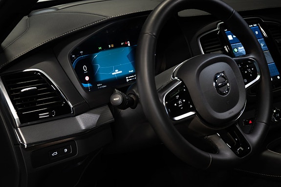 Volvo XC90 13 of 30