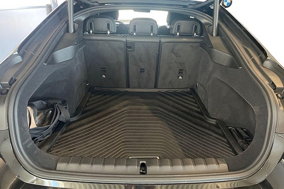 BMW i4 10 of 18