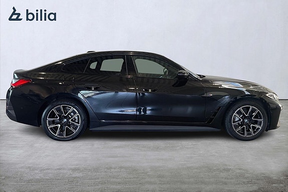 BMW i4 16 of 18