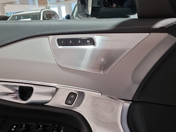 Volvo XC90 15 of 18