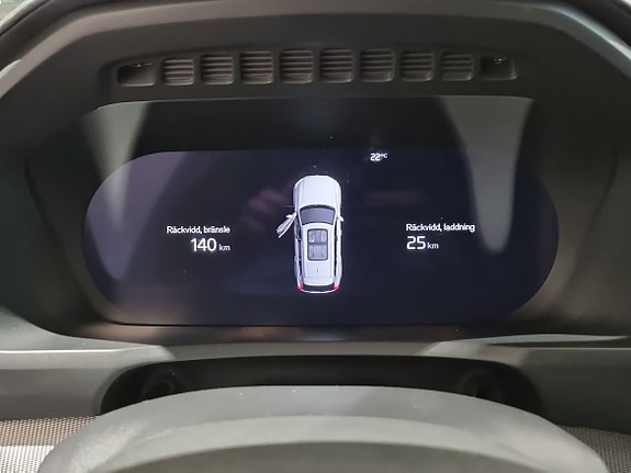 Volvo XC90 11 of 18