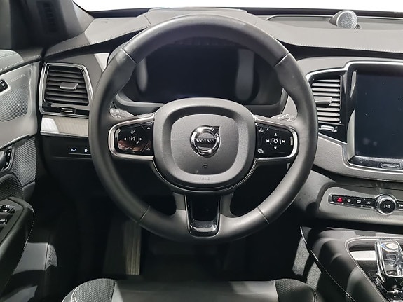 Volvo XC90 10 of 18
