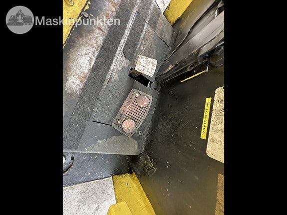 Hyster E-120B 10 of 27