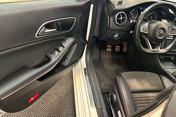 Mercedes-Benz CLA200 12 of 12