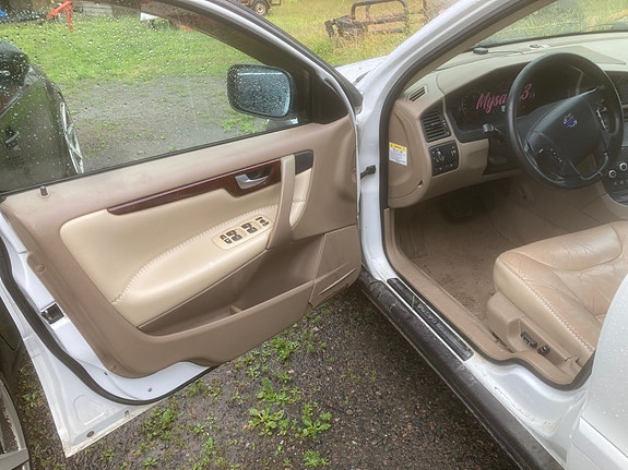 Volvo XC70 7 of 10
