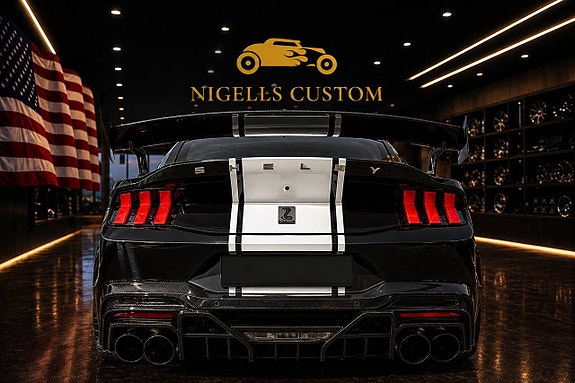 Ford Mustang 3 of 5