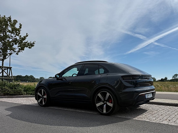 Porsche Macan 4S 6 of 8