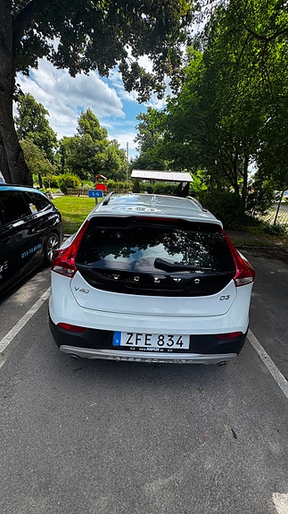 Volvo V40 Cross Country 6 of 13