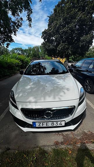 Volvo V40 Cross Country 3 of 13