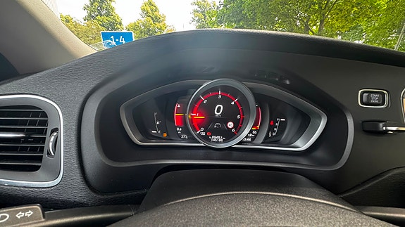 Volvo V40 Cross Country 9 of 13
