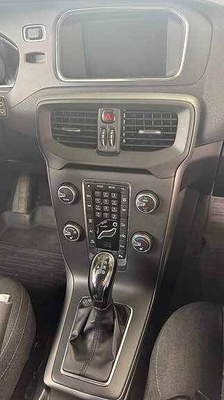 Volvo V40 Cross Country 11 of 13
