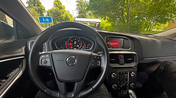 Volvo V40 Cross Country 8 of 13
