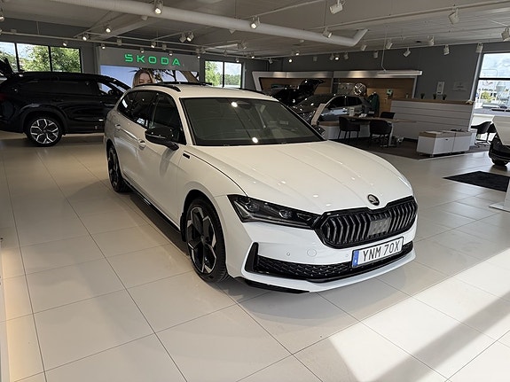 Skoda Superb 2 of 5