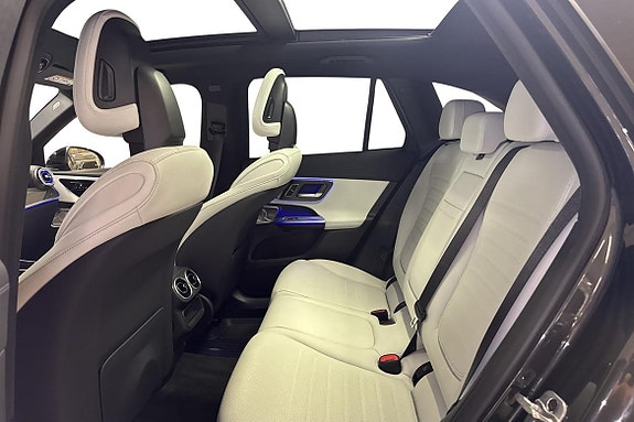 Mercedes-Benz GLC300 de 14 of 21