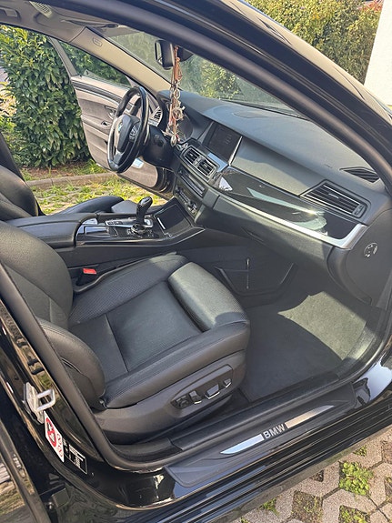 BMW 530xd 3 of 5