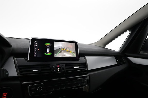 BMW 218d 14 of 18