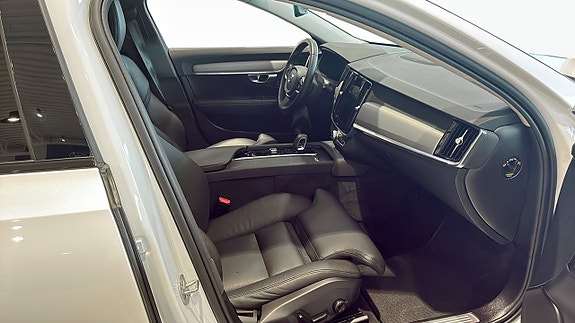 Volvo V90 Cross Country 3 of 13