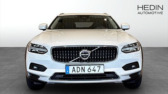 Volvo V90 Cross Country 8 of 13