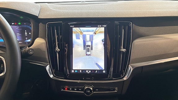 Volvo V90 Cross Country 11 of 13