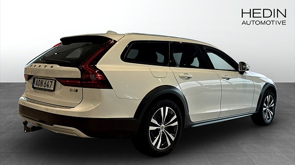 Volvo V90 Cross Country 2 of 13
