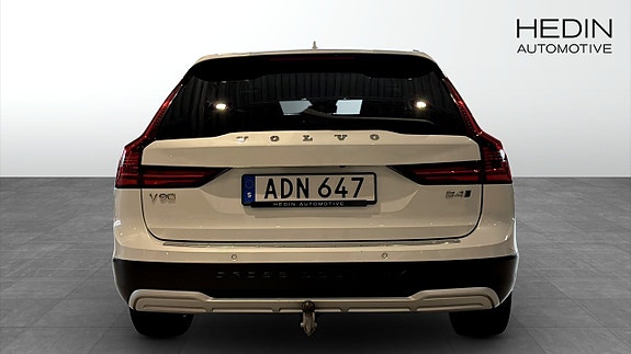 Volvo V90 Cross Country 7 of 13