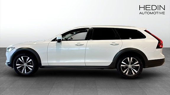 Volvo V90 Cross Country 6 of 13