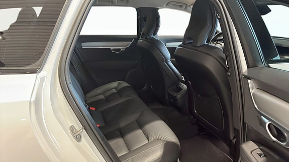 Volvo V90 Cross Country 5 of 13