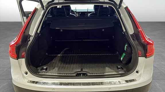 Volvo V90 Cross Country 10 of 13
