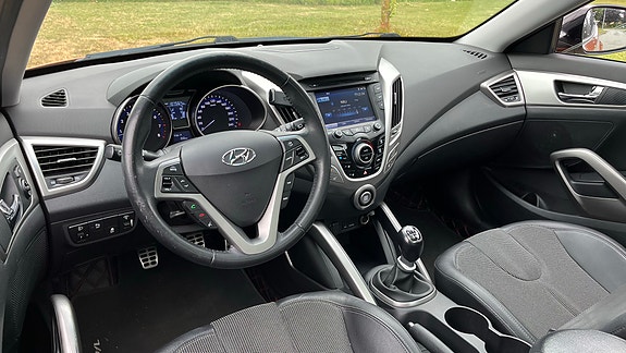 Hyundai Veloster 3 of 11