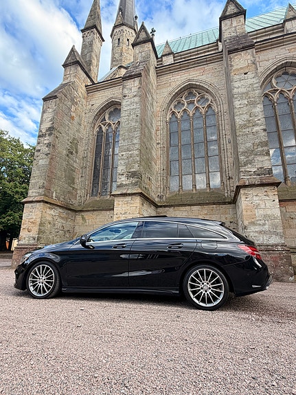 Mercedes-Benz CLA220 d 2 of 5