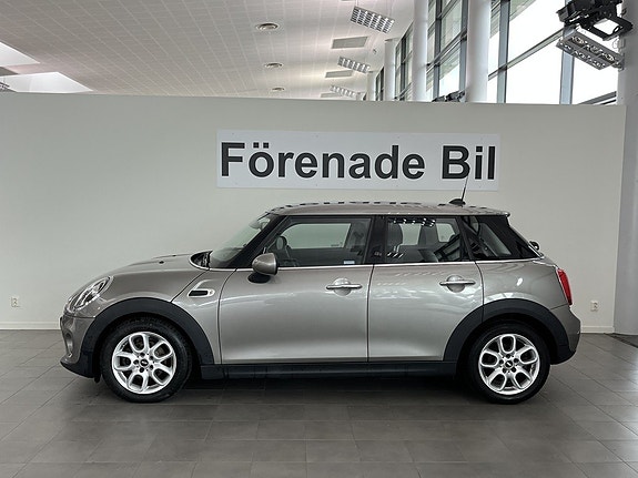 MINI Cooper 3 of 5