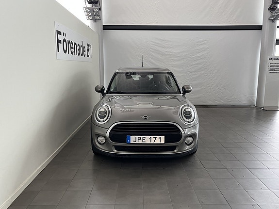 MINI Cooper 2 of 5