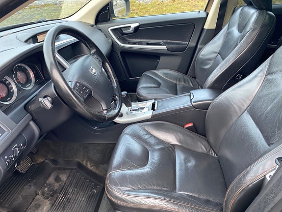 Volvo XC60 11 of 14