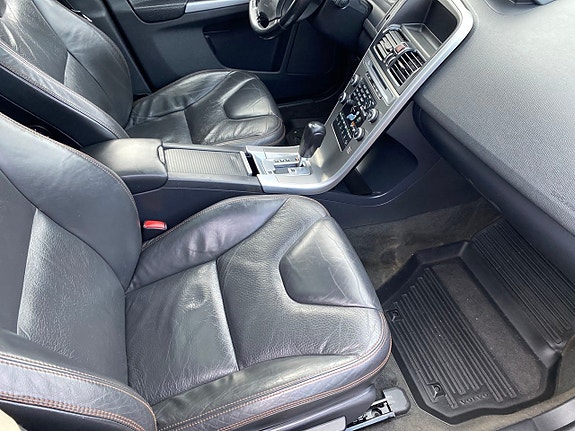 Volvo XC60 8 of 14