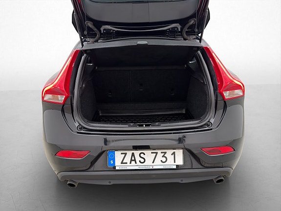 Volvo V40 23 of 28